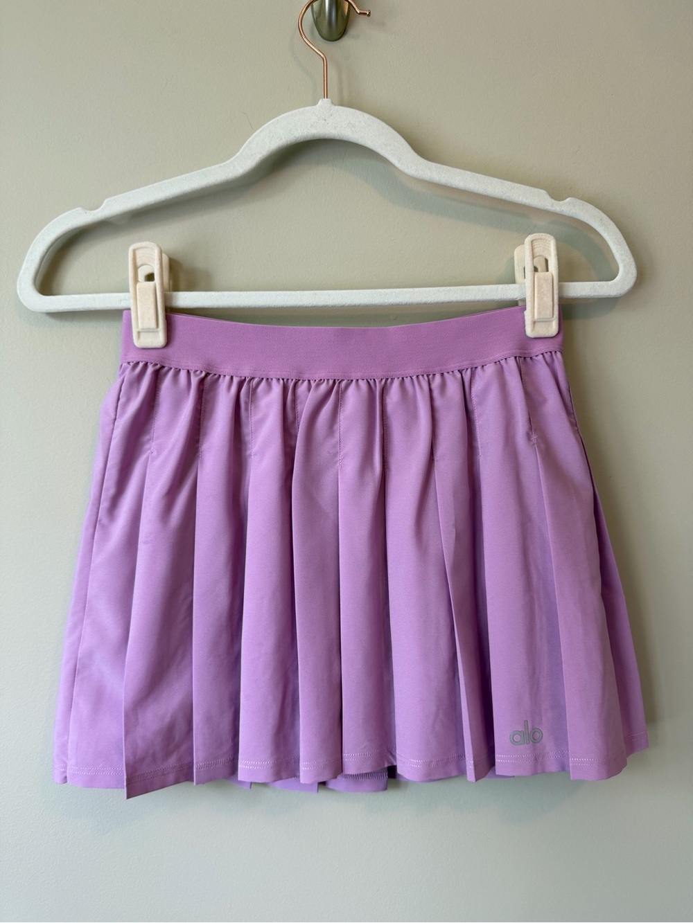 Alo Yoga Varsity Pleated Tennis Skirt Size XS | Lilac Purple | VGUC - Picture 2 of 4